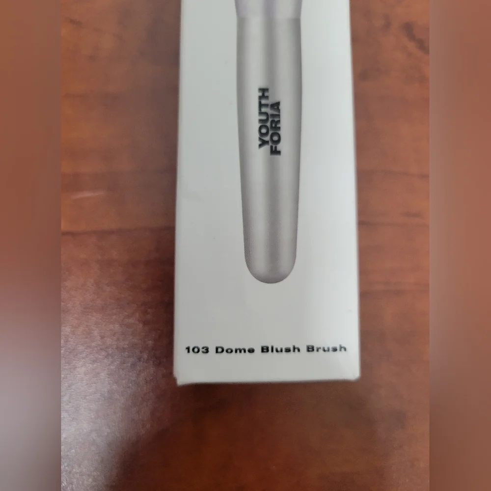 Youth foria 103 Dome Blush Brush NIB